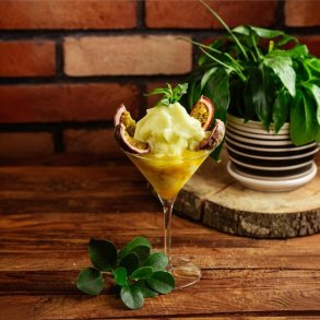 Mango- og Passionsfrugt Parfait