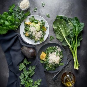 Spinat- og Avocadosalat